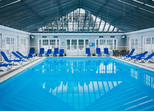Le Touquet-Paris-Plage Apartment | À COTÉ DE LA BAIE DE CANCHE-Appt 4pers-Linge compris-Lits faits-1CHB 1 lit double-1CABINE 1 lit superposé-2SDB-piscine-parking-boulodrome-tennis