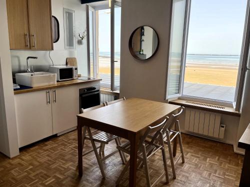Arromanches-les-Bains Apartment | À l'est - Studio vue mer sur la digue