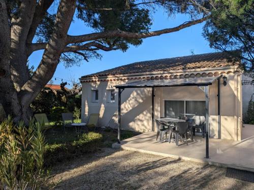 Entraigues-sur-la-Sorgue House | À l'ombre du pin