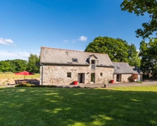 Pommerit-le-Vicomte Bed & Breakfast | À L'orée Du Bois