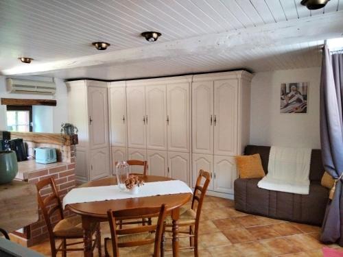 Avallon House | à l'orée du bois