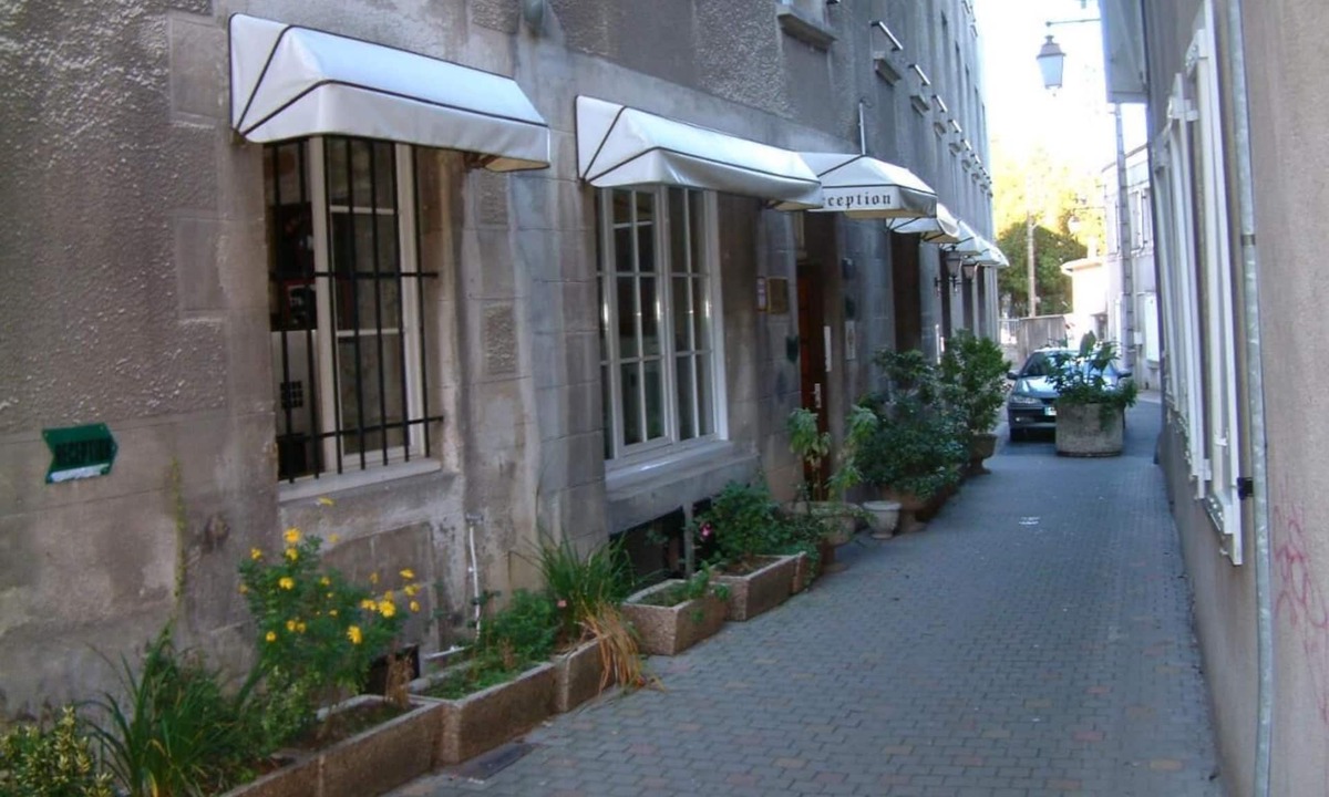 La Souterraine Hotel | À la Porte Saint Jean