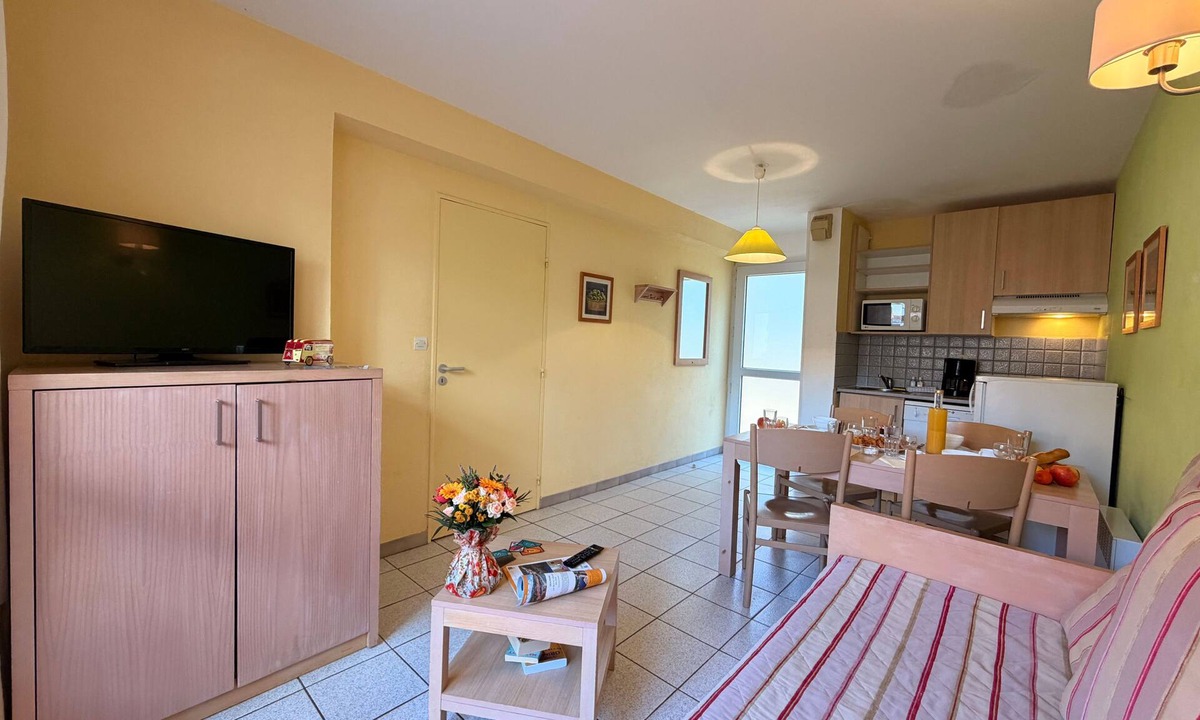 Cerbere Condo | À quelques pas de la Plage, Tennis + Piscine!