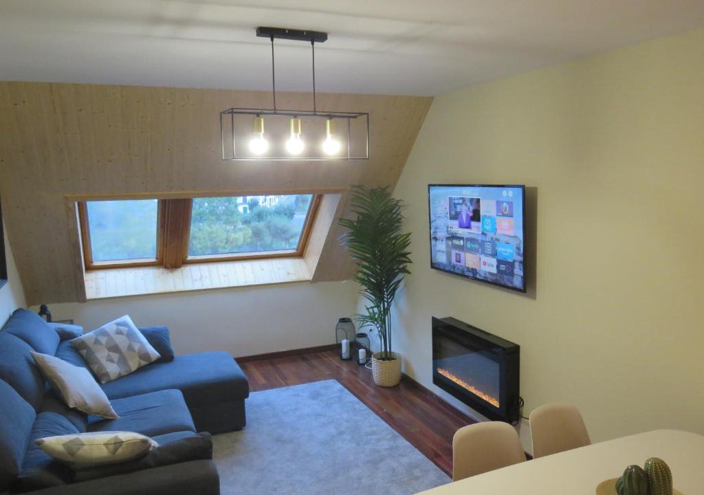 Canfranc-Estacion Apartment | Ático Dúplex reformado con vistas a la montaña