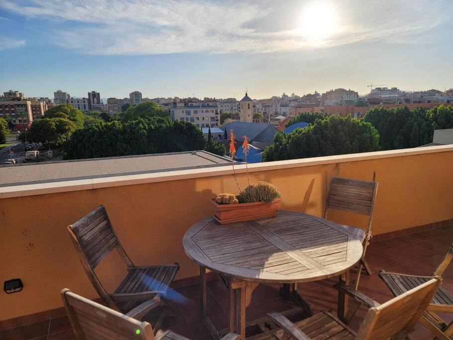 Santiago y Zaraiche Apartment | Ático dúplex zona Juan de Borbón