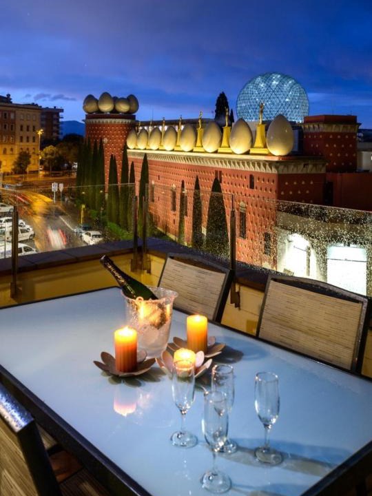 Figueres Apartment | Ático vistas al Museo Dalí - Serena Stays