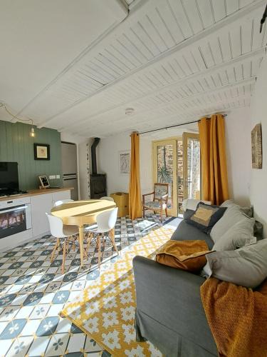Dompnac House | Écolieu La Bernarde - Gîte Graphique