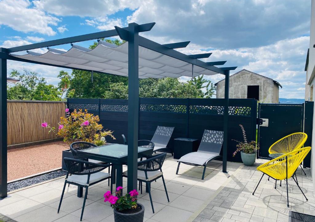 Chailly-les-Ennery Apartment | Élégant 2 pièces terrasse, parking, cadre paisible
