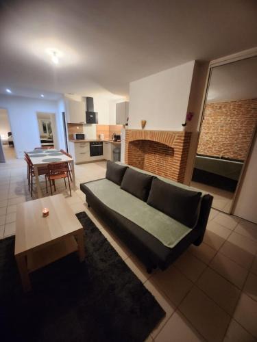 Montauban Apartment | Élégant T4 Montauban - proche gare, parking facile