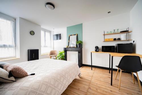 Montivilliers Apartment | Élégante chambre avec salle de douche privative