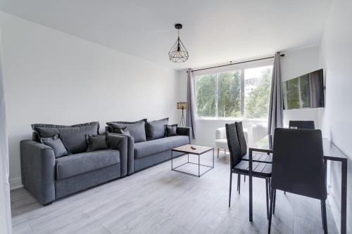 Saint-Denis Apartment | Évasion - Large studio near Stade de France