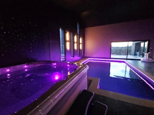 Merris Villa | Ô TEMPS SUSPENDU piscine intérieure, spa, sauna privés en campagne