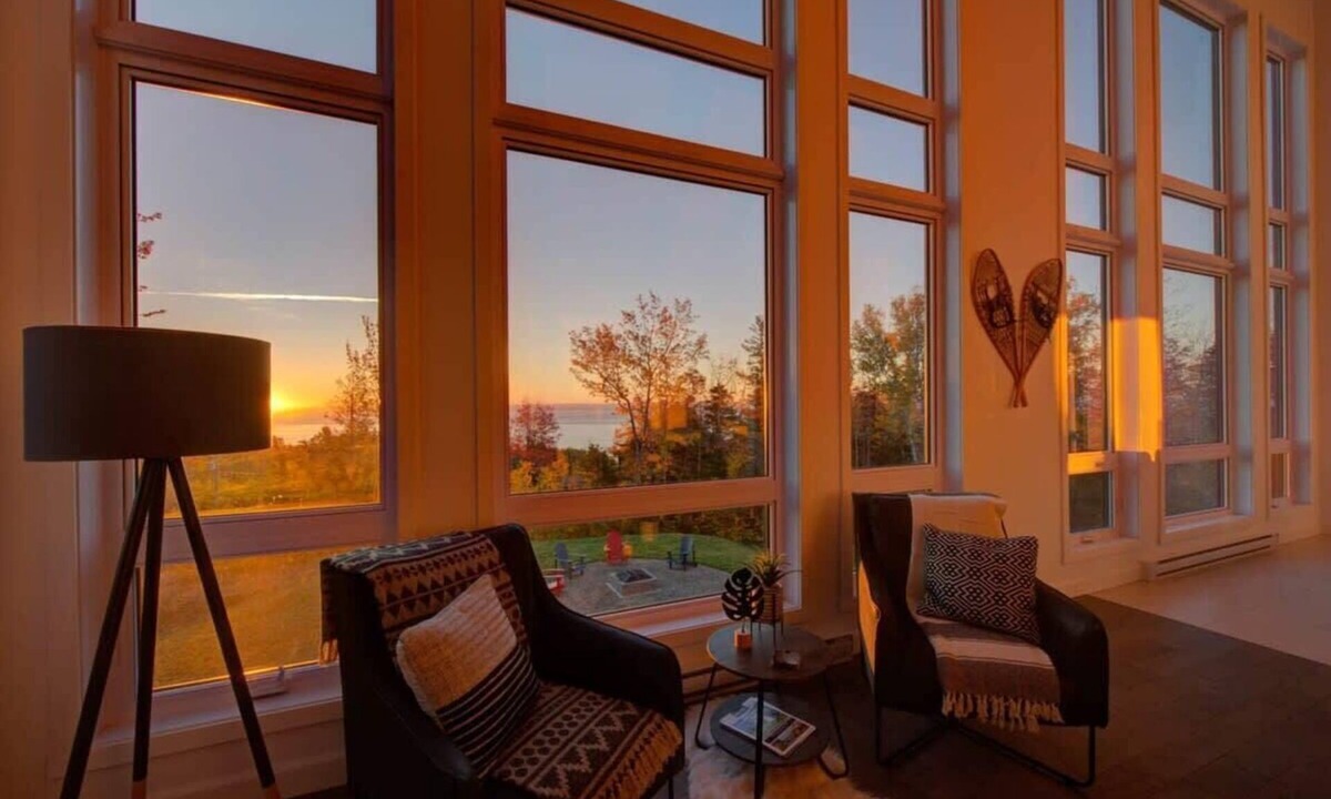 Saint-Joseph-de-la-Rive Ski Chalet | Ô Vitré Spa | Relax with St-Lawrence Views