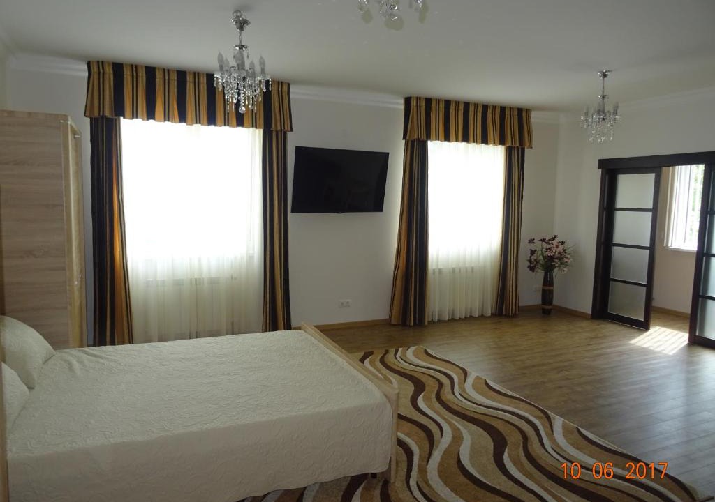 Tsentralnyy Apartment | "Апартаменты у Елены-1"