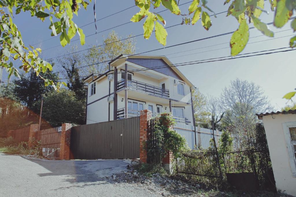 Dzhubga House | Тихий дворик