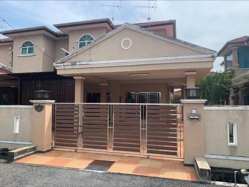 Sitiawan Apartment | 爱民宿 Love House