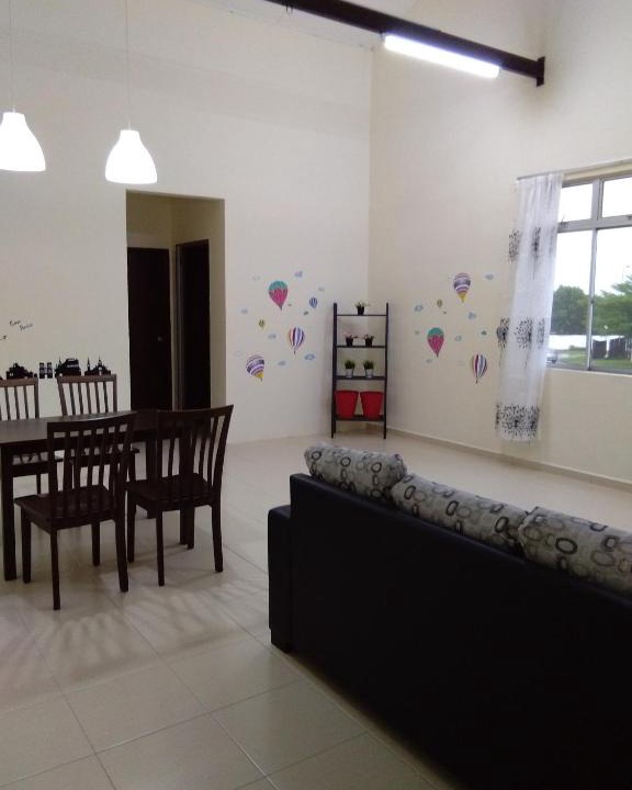 Simpang Renggam Apartment | 風跡石屋 TIARA HOMESTAY