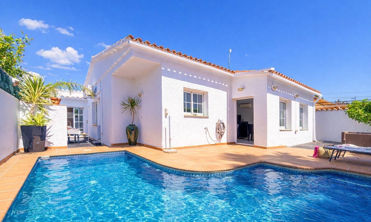 Empuriabrava Villa | 0080-ALBERES House with pool