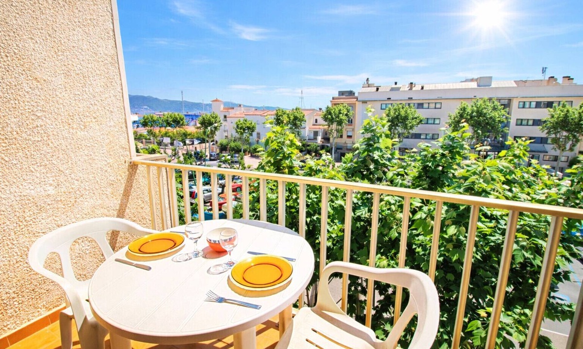 Empuriabrava Apartment | 0168-POBLAT TIPIC Studio near the beach