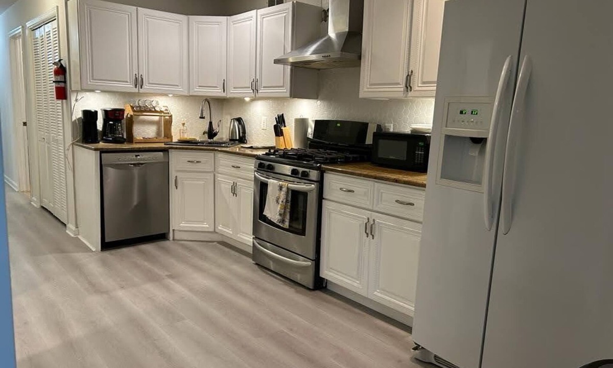 McGinley Square House | 02 Flat Luxury Apartments - 8BR- 10 queen beds/4 Baths-20 guests