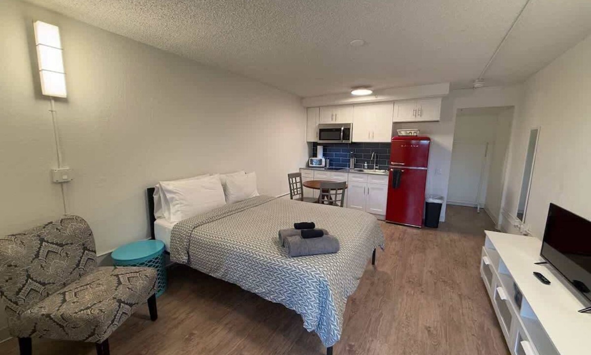 St. Johns Apartment | [04] ATX Studio: 1 Queen, Dog Park, Laundry Access