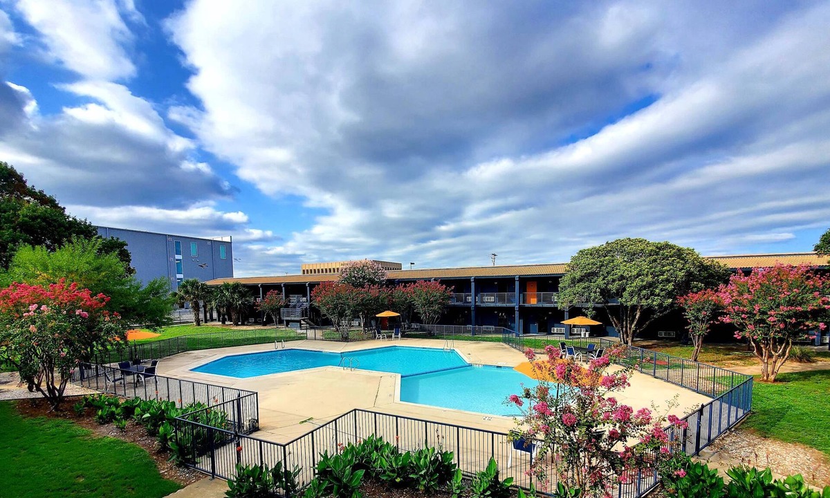 St. Johns Apartment | [09] ATX Studio: 1 Queen & 1 Twin, Sleeps 3