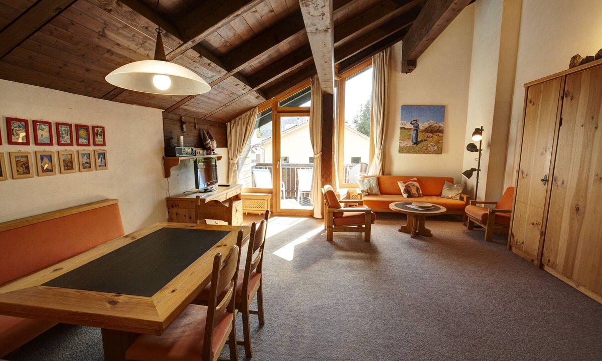 Silvaplana Apartment | 1 1/2-room flat with mountain view on the 6th floor