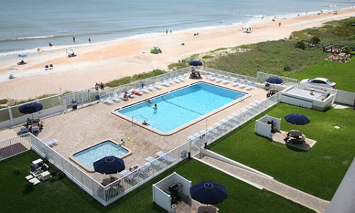 O'byrne Condo | 1/1 Condo on the BEACH! Week 17