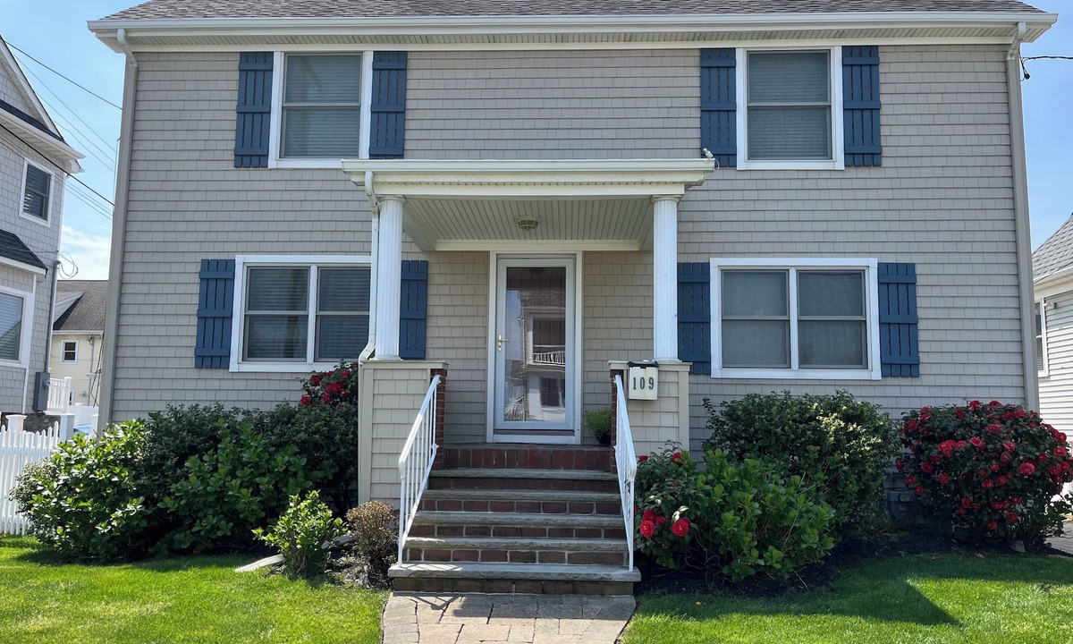 Wall House | 1/2 Block to Beach- Spring Lake Border- Fall/Winter Weekends available