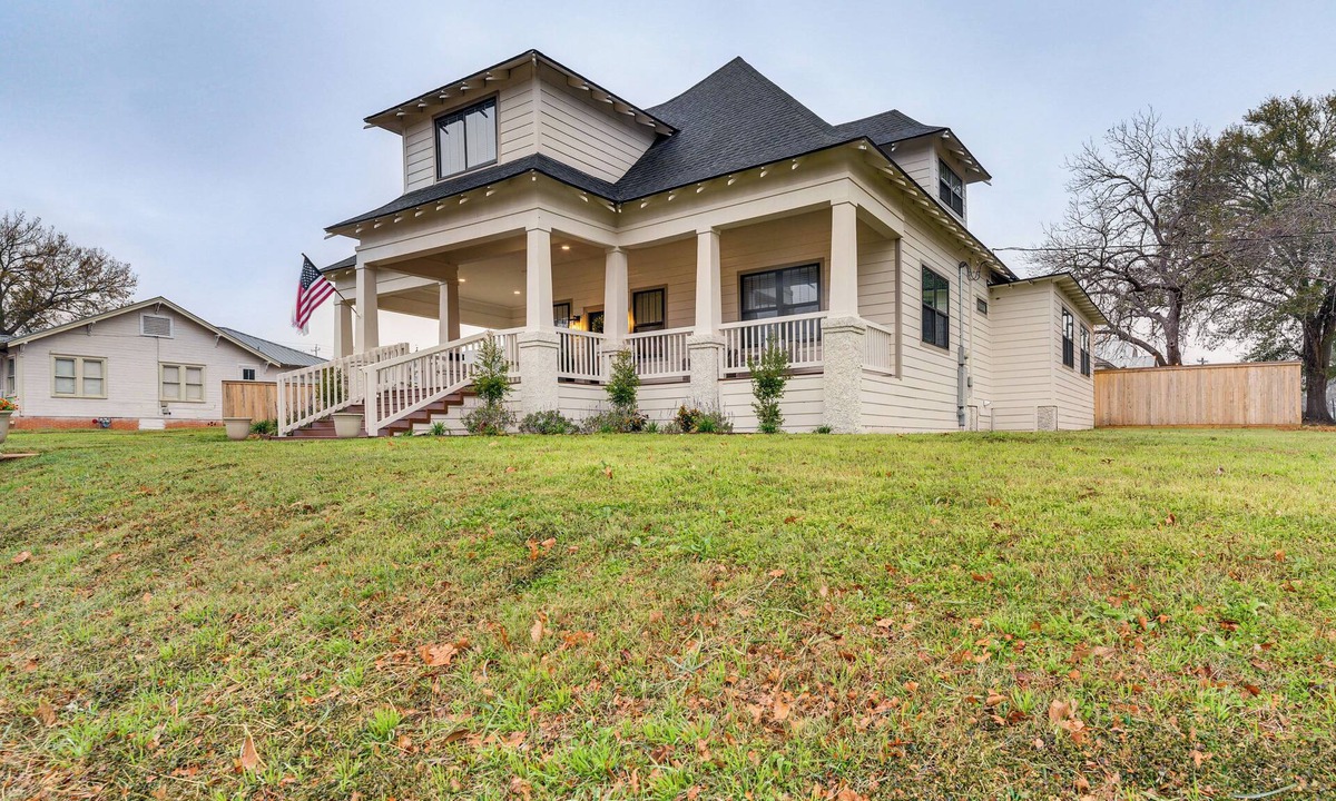 Brenham House | 1/2 Mi to Downtown Shops: Brenham Home w/Fire Pit