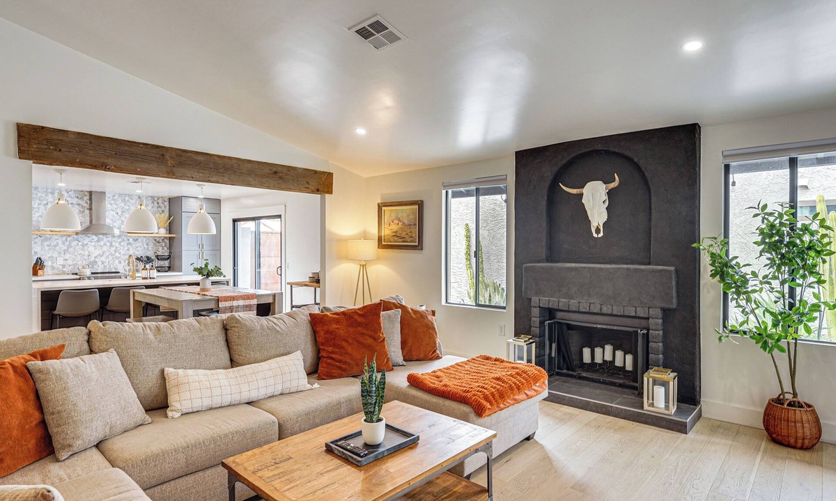 Dobson Ranch House | < 1/2 Mi to Golf! Lakefront Mesa Oasis w/Dock