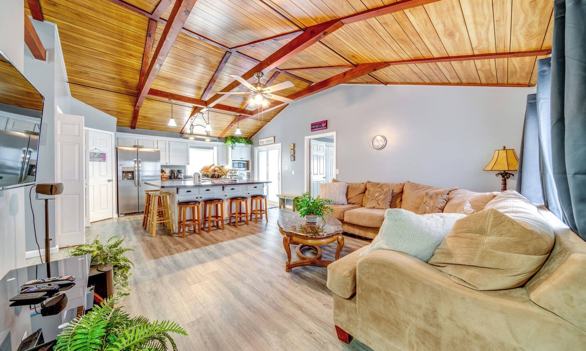 Warsaw House | < 1/2 Mi to Marina: Missouri Lake Getaway