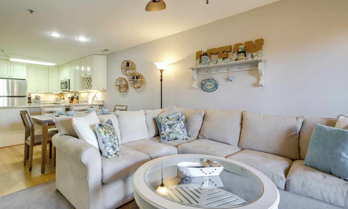 Heron Harbour Isle Condo | 1/2 Mi to Ocean City Beach! Poolside Retreat