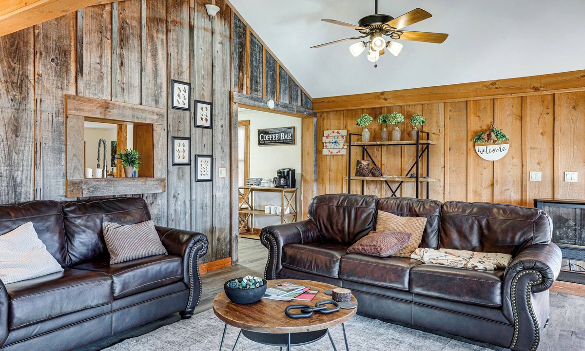 Mammoth Spring Cabin | 1/2 Mi to State Park! Riverfront Ozarks Retreat