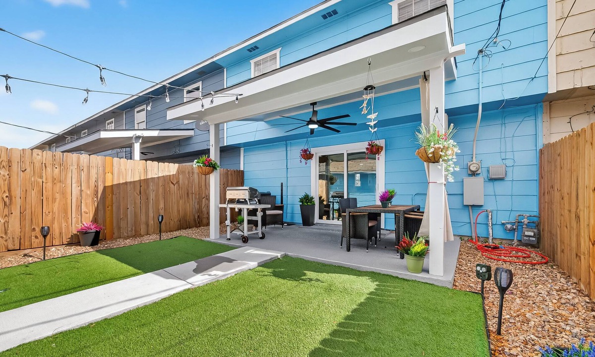 La Porte House | 1/2 Mi to Sylvan Beach Park! Chic Townhome w/Yard