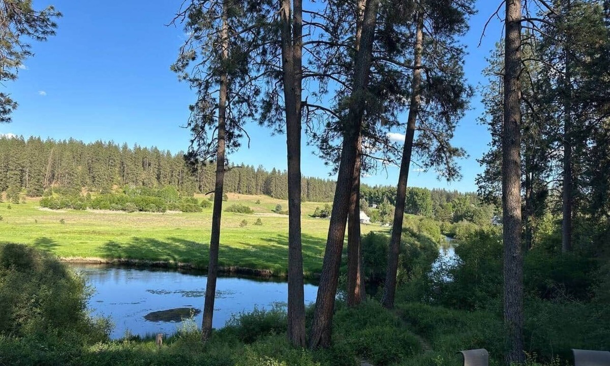 Colbert House | 1, 2 or 3 rooms|Couples Retreat|Riverfront|Firepit