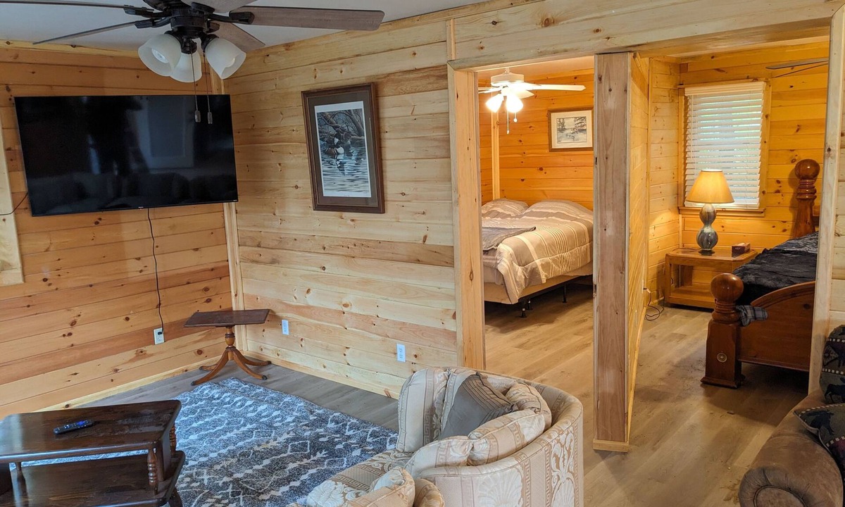 South Rutland House | #1 - 3 bedroom right on Tug hill C5a snowmobile trail.n11 miles from 81 exit131