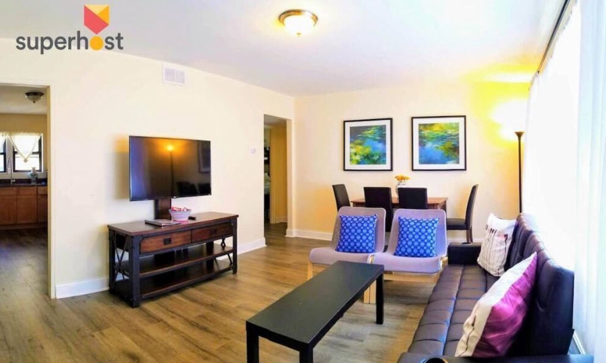 Chinatown House | 1 #31 - 4 Bedroom Condo - McCormick Place, Wintrust Arena, Chinatown