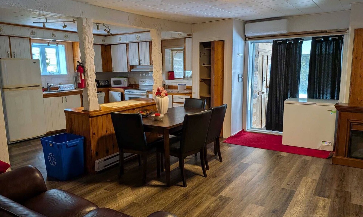 Mauricie Apartment | 1-3780 4-bedroom apartment with queen-size bed each | all included