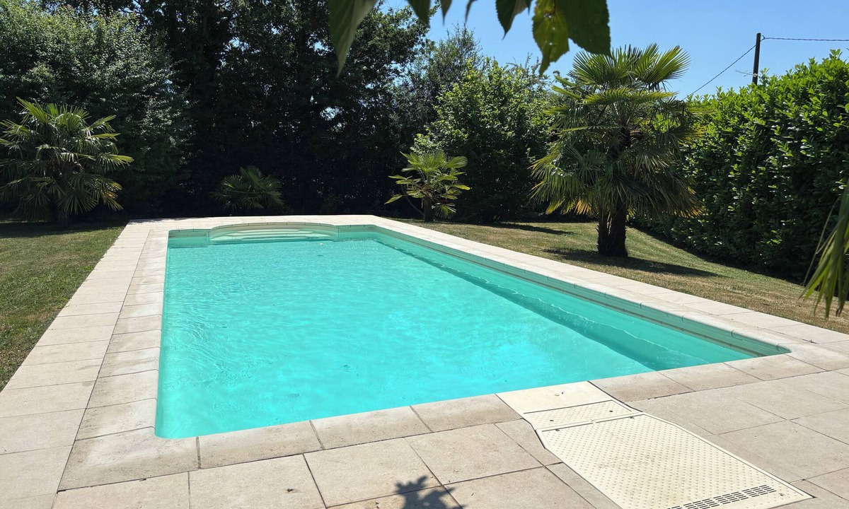 Ledergues Apartment | 1/4-person gîte with swimming pool, pétanque and music room (Aveyron)