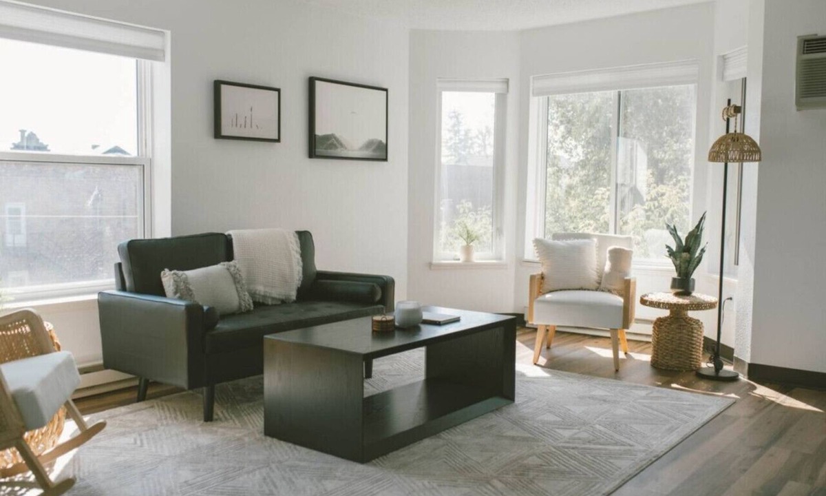 East Hillside Apartment | 1.5 Blocks from the Lakewalk, Near Restaurants and Brews