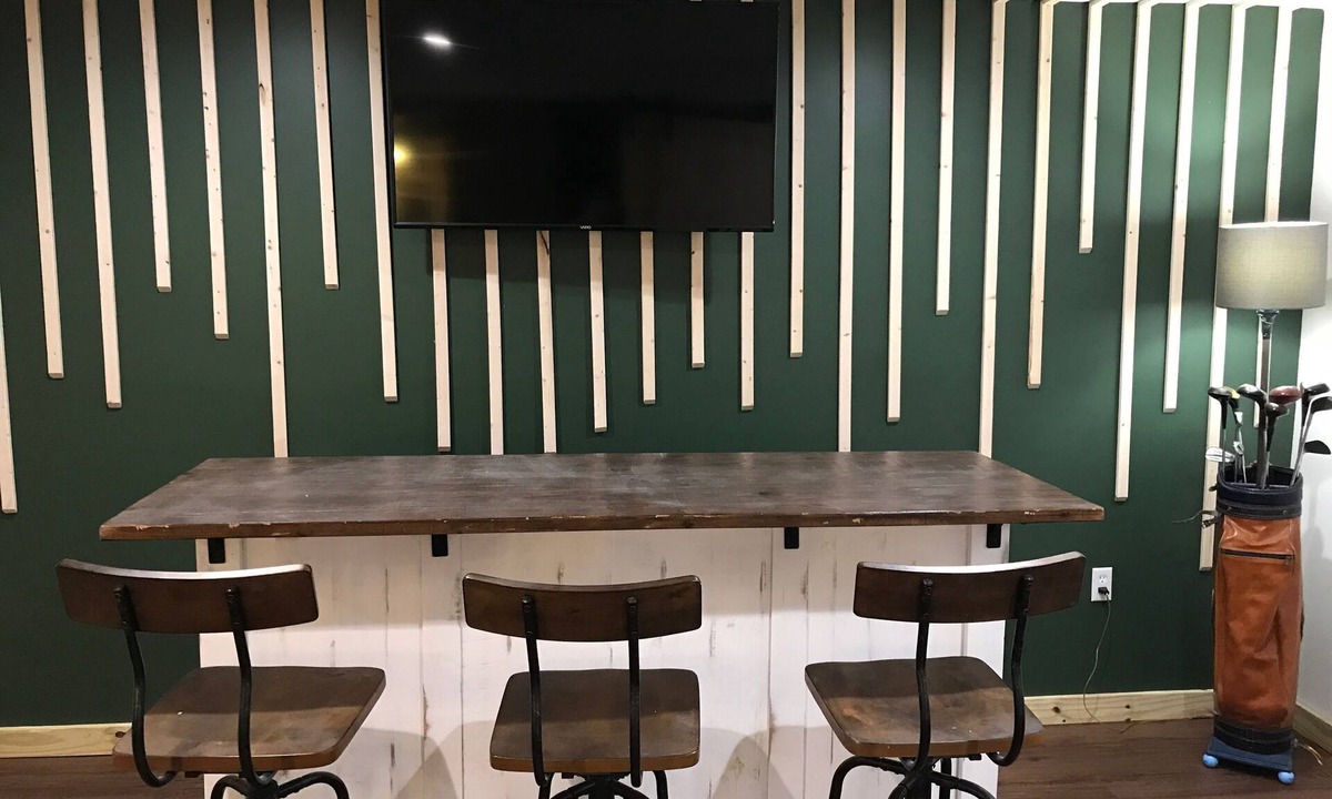 Augusta House | 1.9 Mile Walk to the Augusta National Clubhouse! Snazzy Basement Apartment!