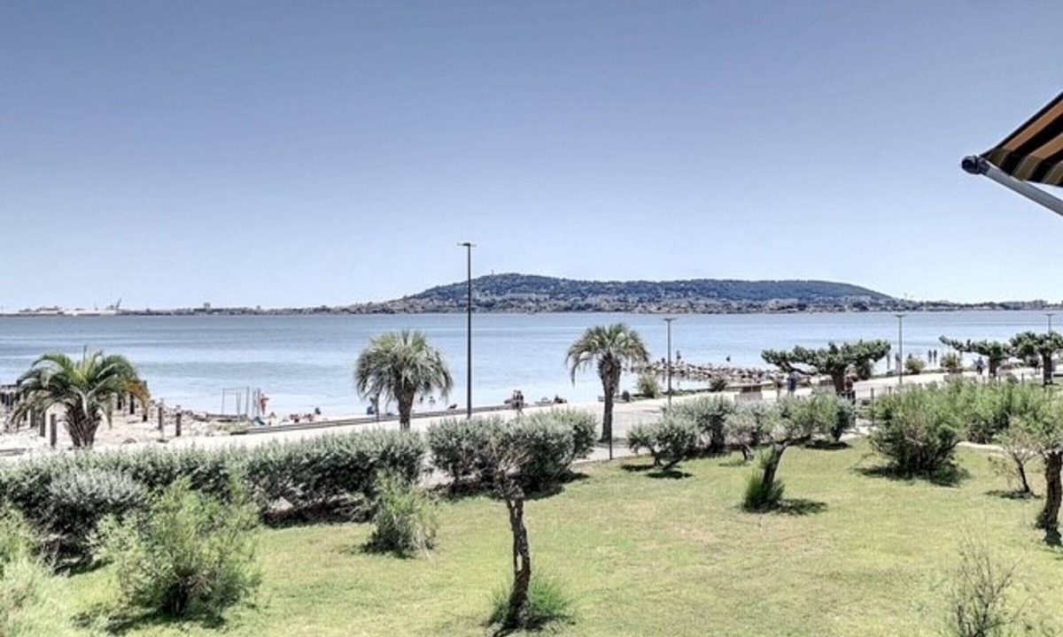 Balaruc-les-Bains Apartment | 1* Apartment in Balaruc, pets allowed