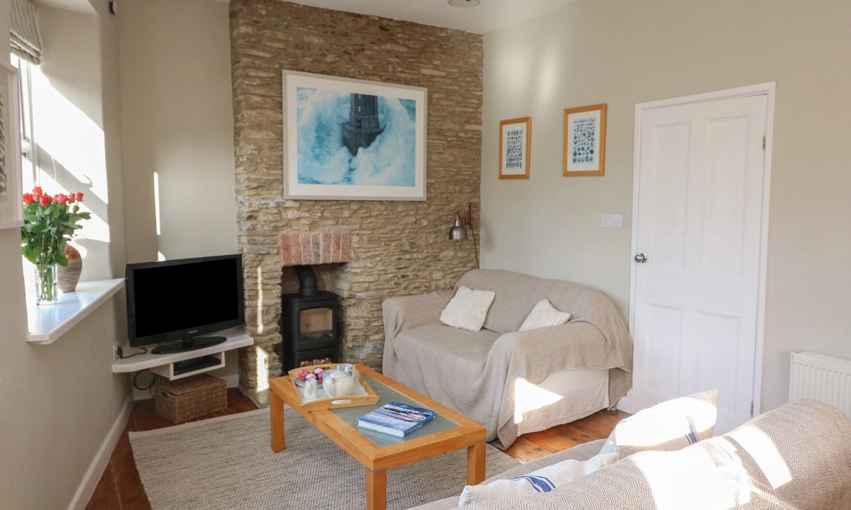 Stoke Fleming Cottage | 1 BAILEY'S COTTAGE, pet friendly in Stoke Fleming