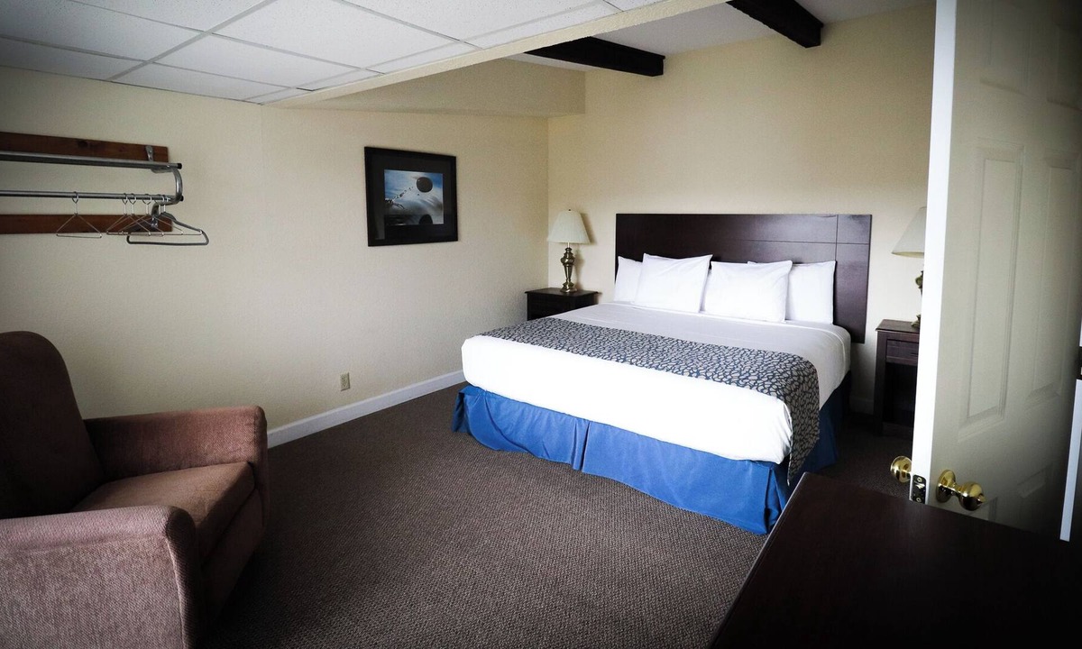 Kimberling City Condo | 1 - BD Economy Suite Walk-in Level 211