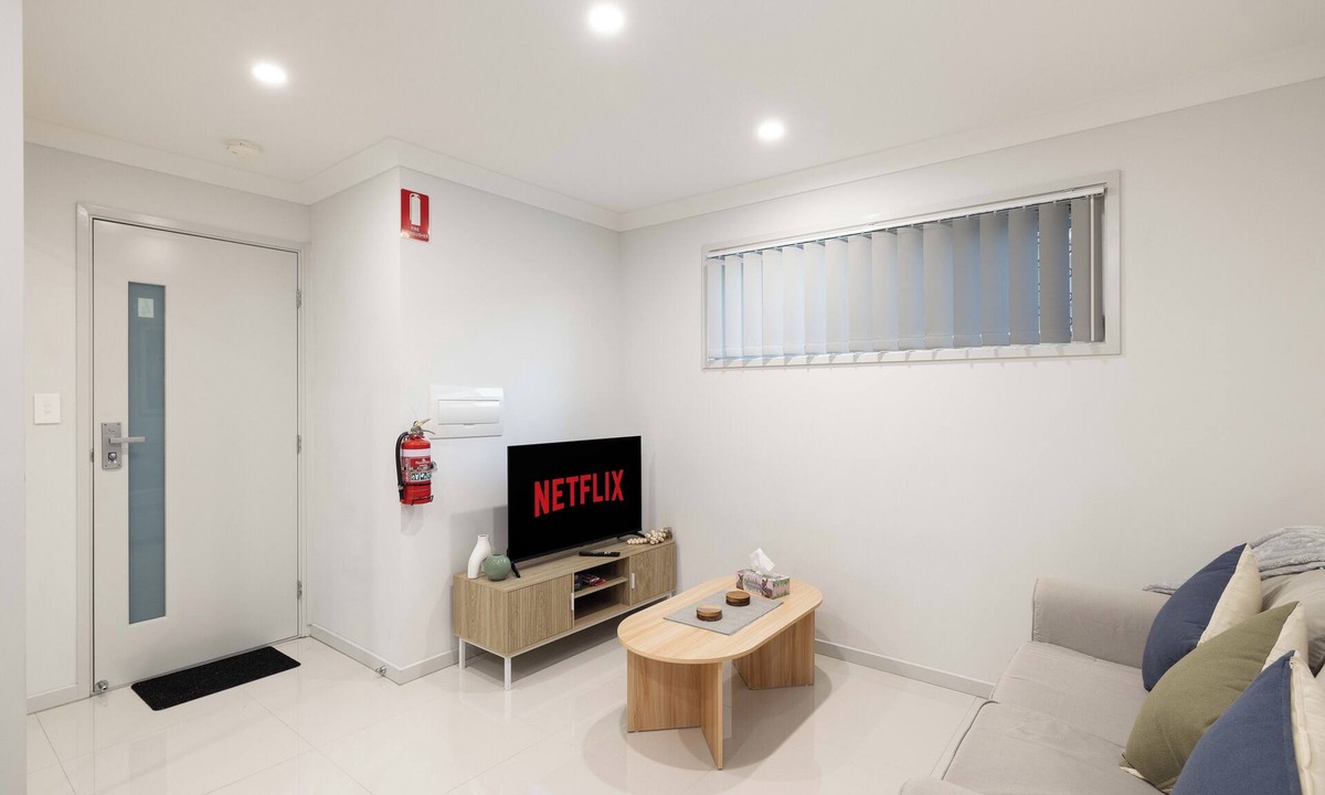 Rocklea Apartment | 1 Bdr Apt w/AC & Kitchen | Parking | 335AF1