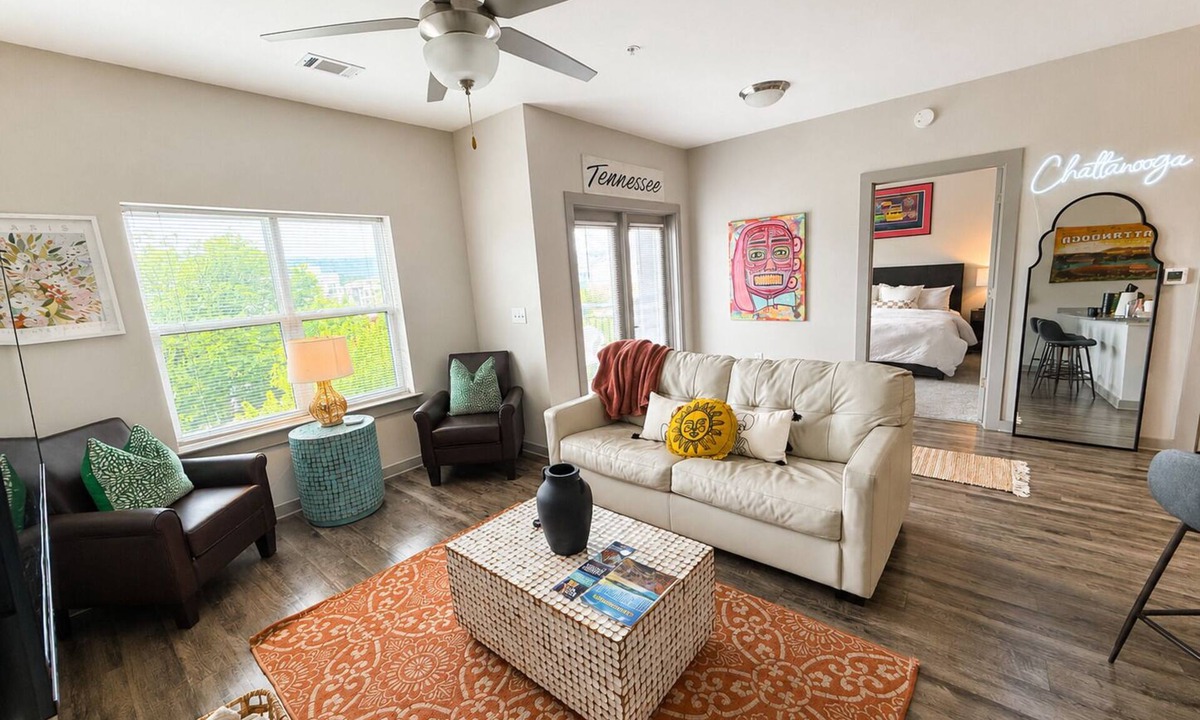 Downtown Chattanooga Condo | 1-bdrm condo downtown along the Tennessee River with pool & gym access