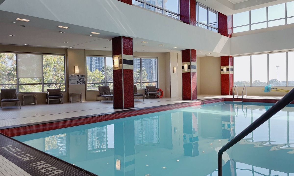 Islington Apartment | 1 BDRM w pool. Perfect location. Free parking