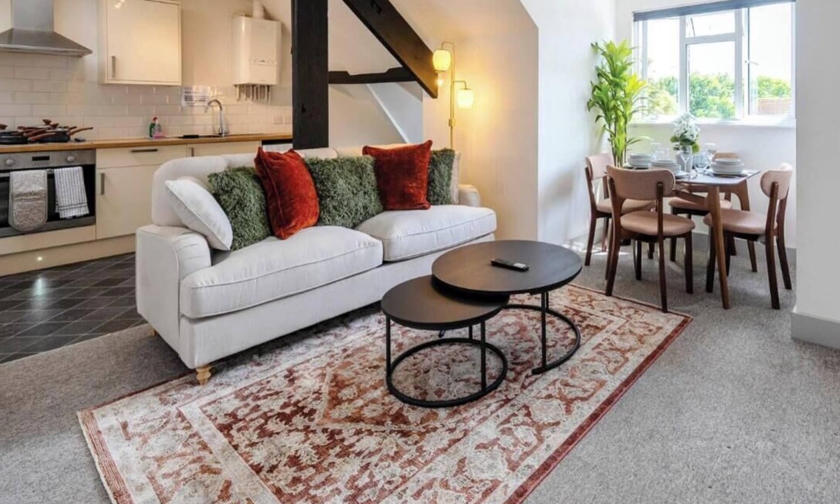 Rushmoor District Apartment | 1 Bed 1 Bath Apt, Contractors & Families, Parking