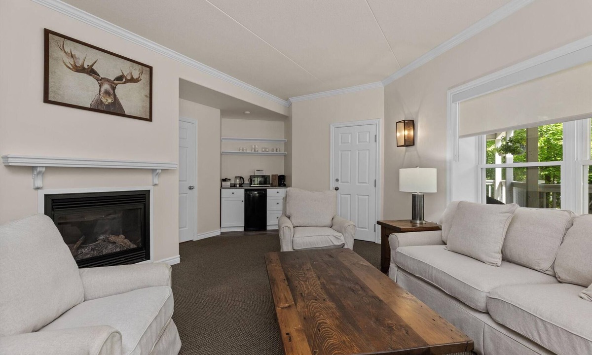 Lake of Bays Cabin | 1 bed 1 bath Lodge on Port Cunnington
